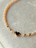 Pulsera de cristales con corazón dorado