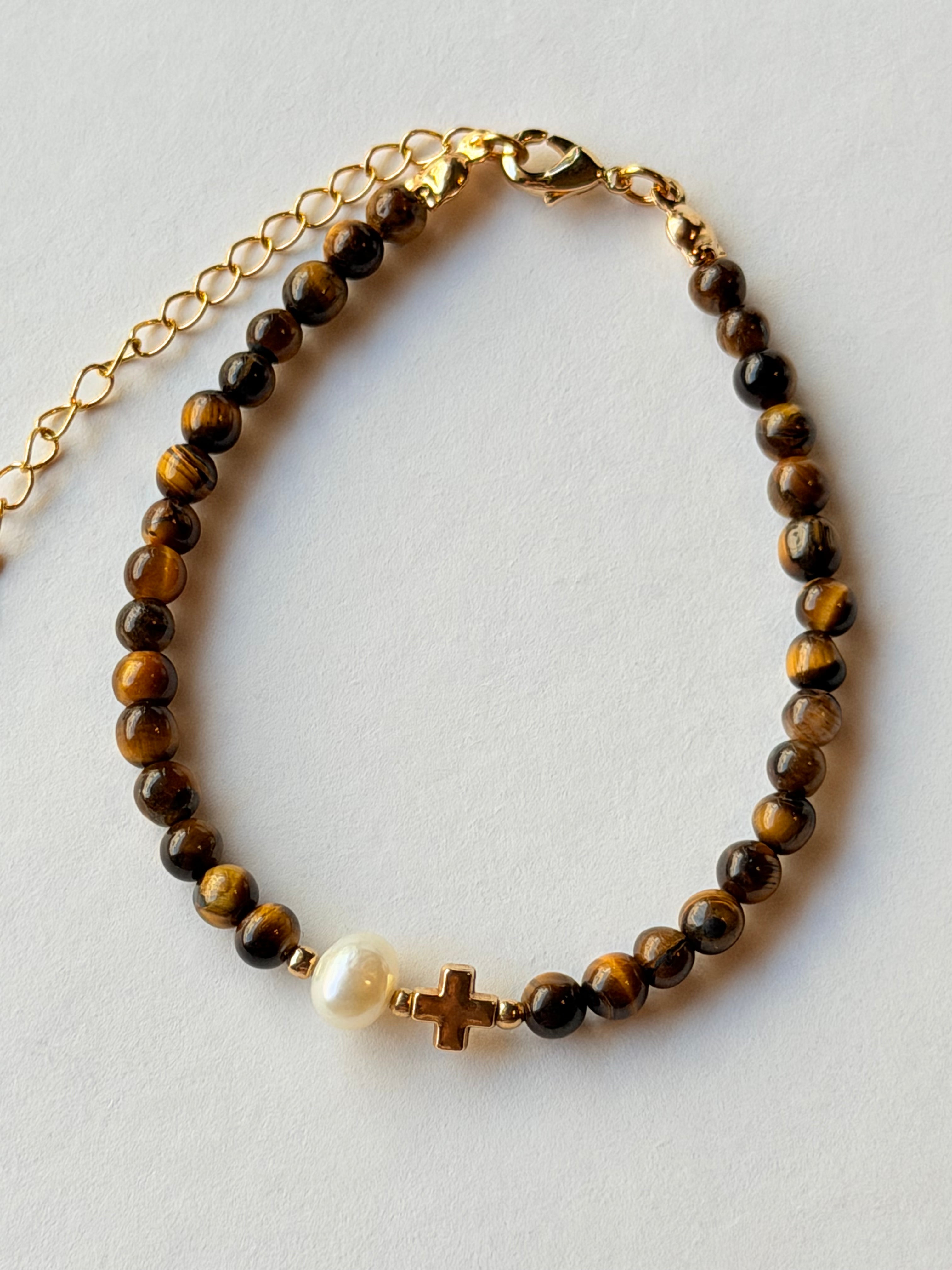 Pulsera de ojo de tigre con perla y cruz