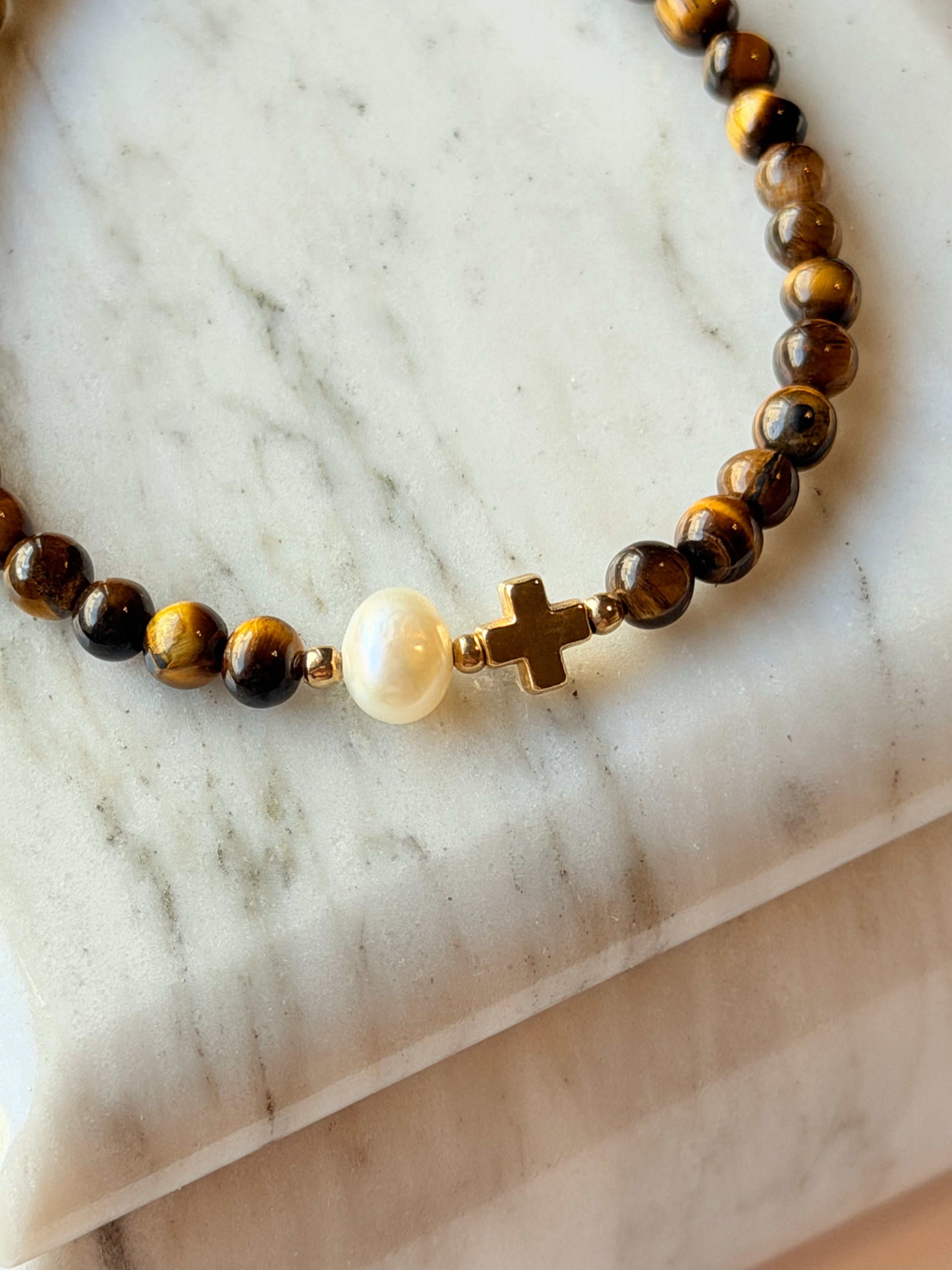 Pulsera de ojo de tigre con perla y cruz