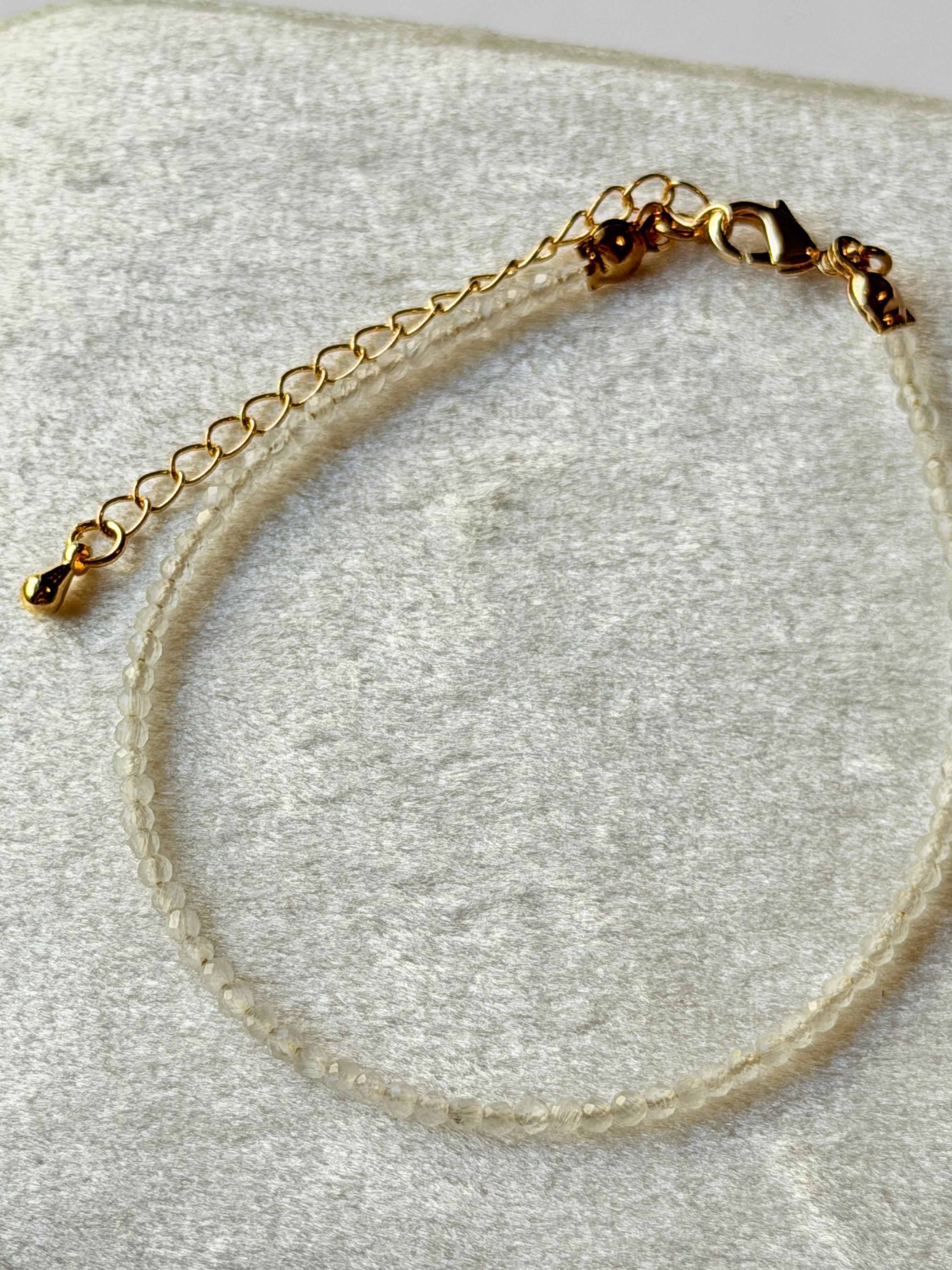 Pulsera de cristales blancos