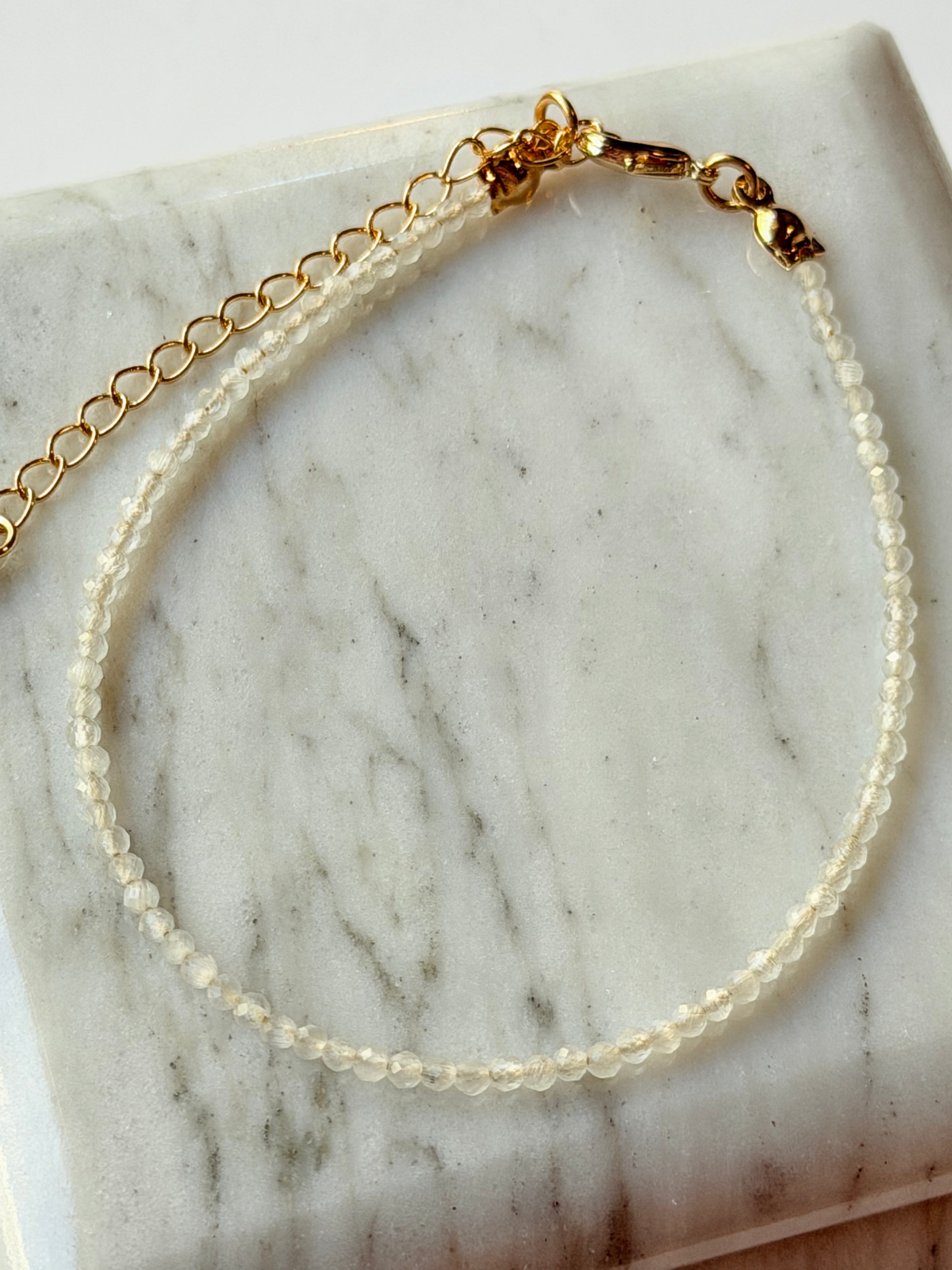 Pulsera de cristales blancos