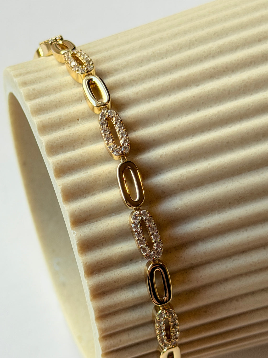 Pulsera eslabones paperclip en chapa de oro