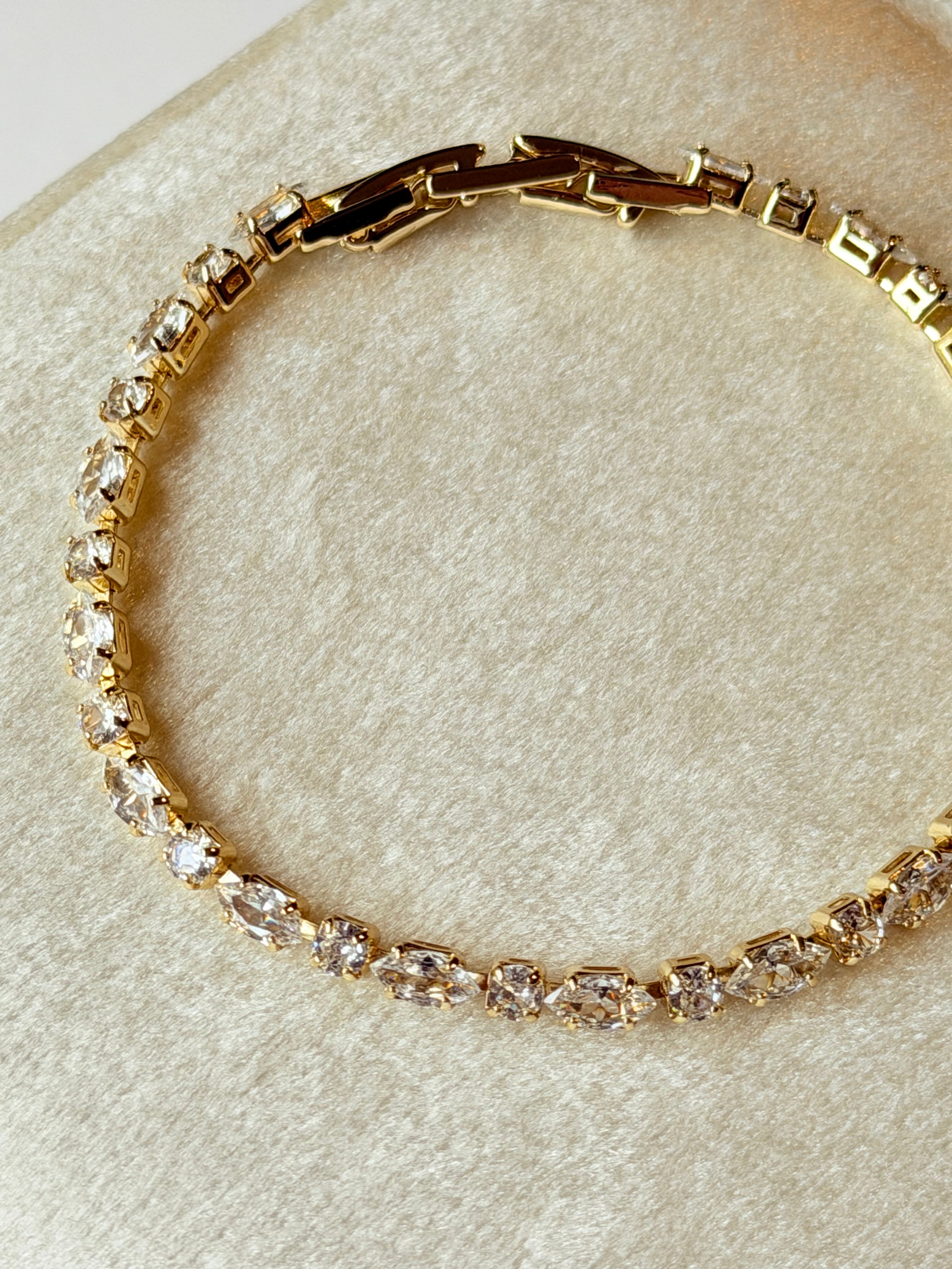 Pulsera tennis dorada con zirconias
