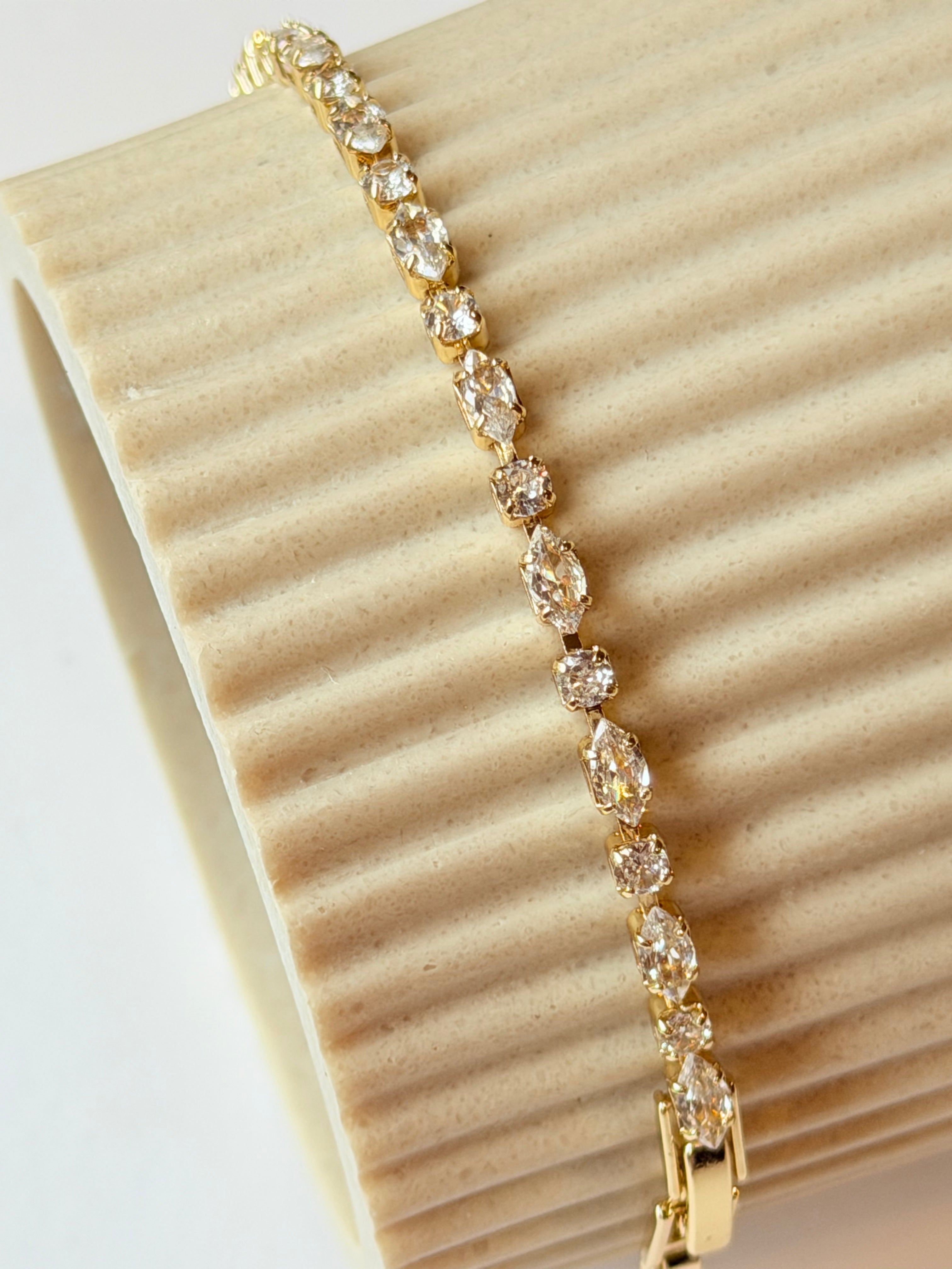 Pulsera tennis dorada con zirconias