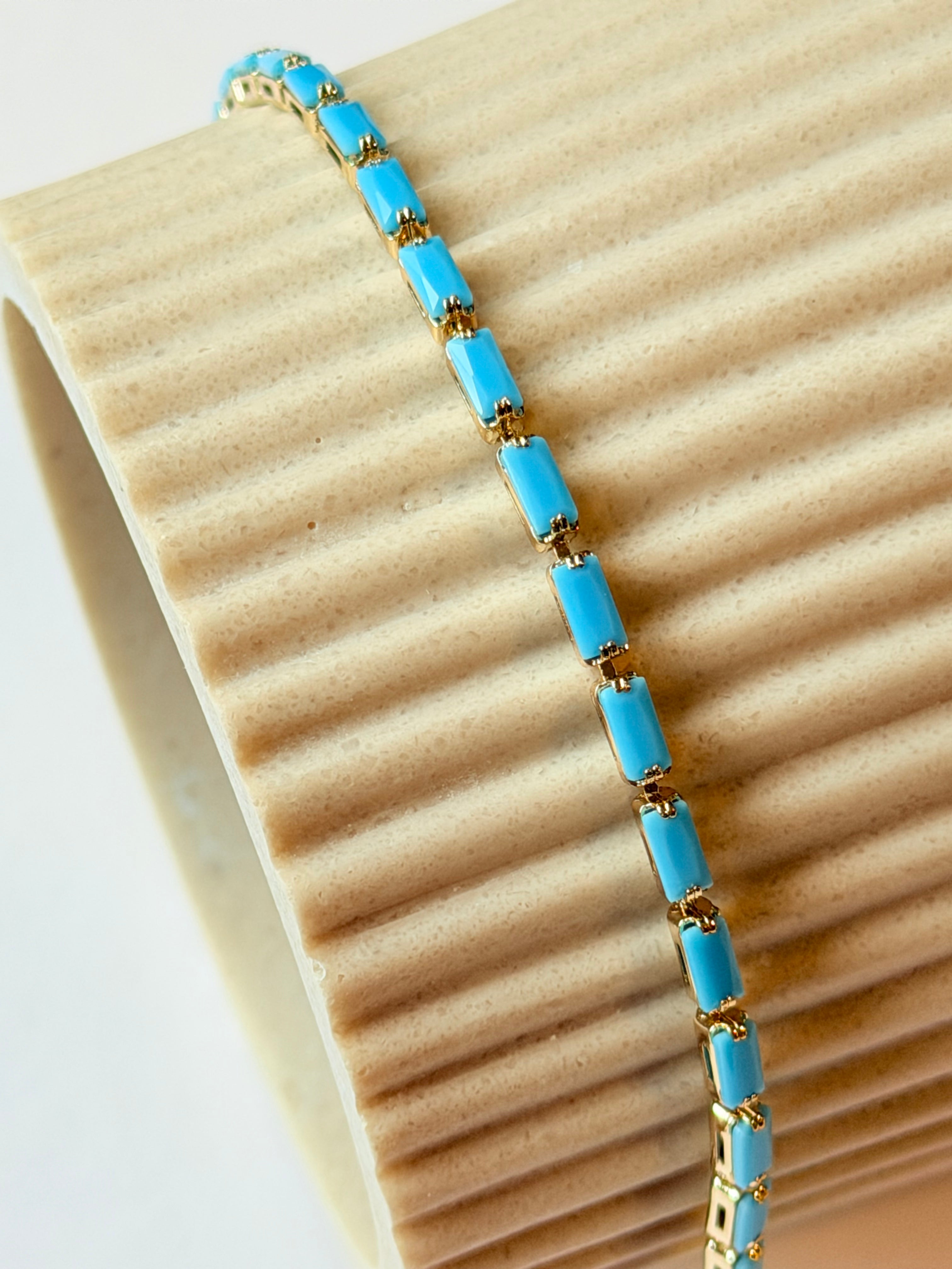 Pulsera de chapa de oro con baguettes turquesas