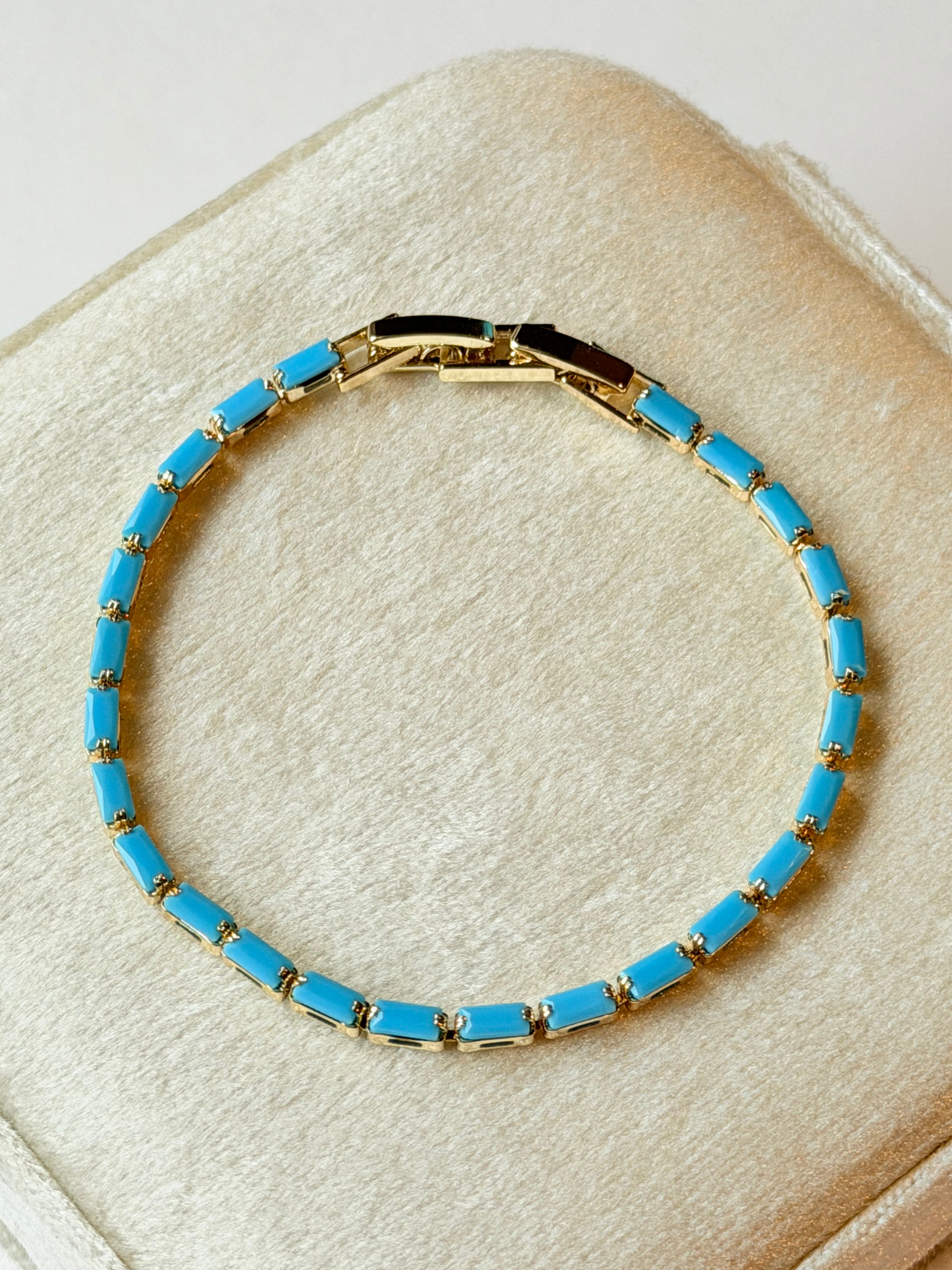 Pulsera de chapa de oro con baguettes turquesas