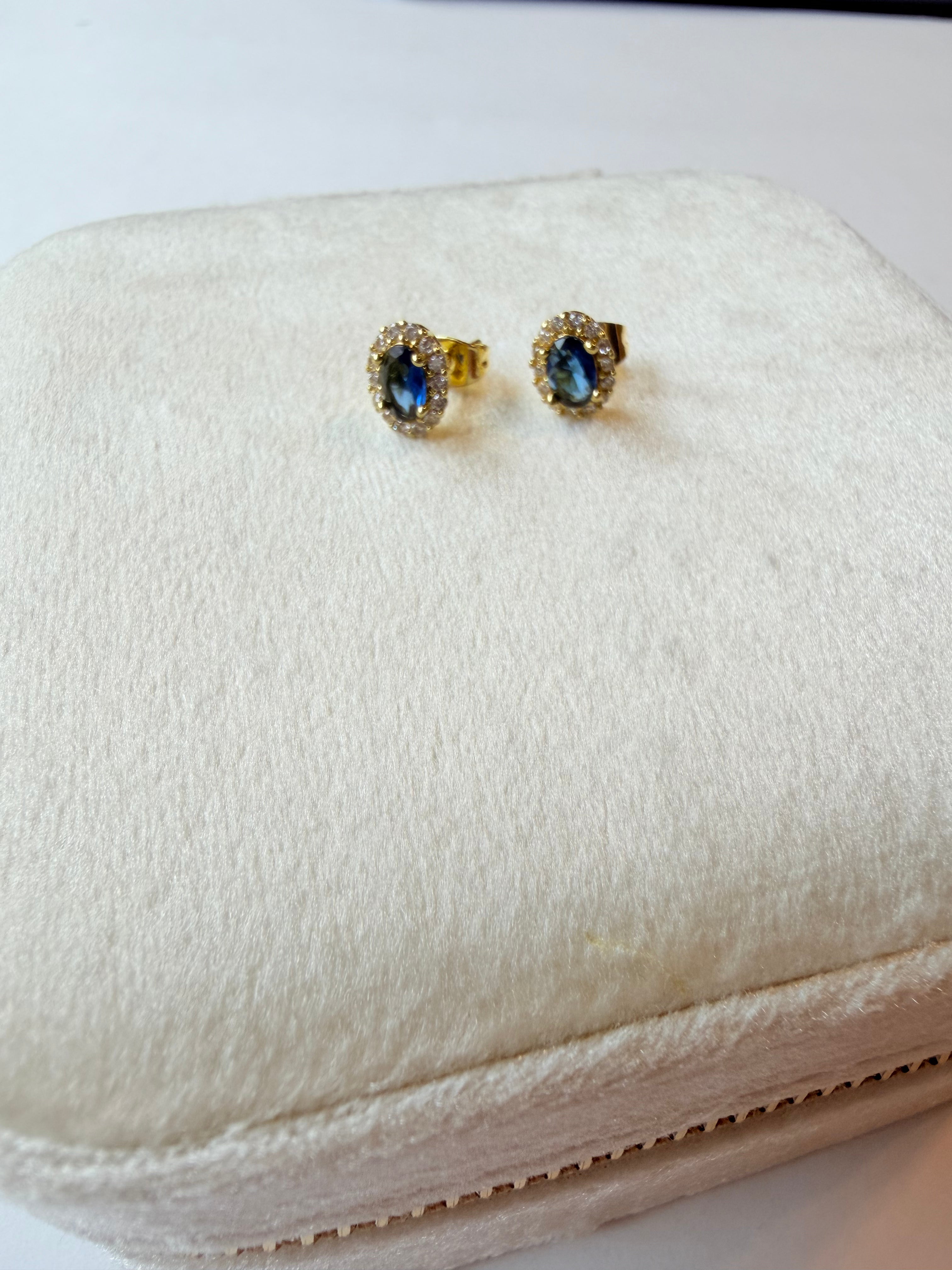 Mini broquel con piedra de cristal y zirconias