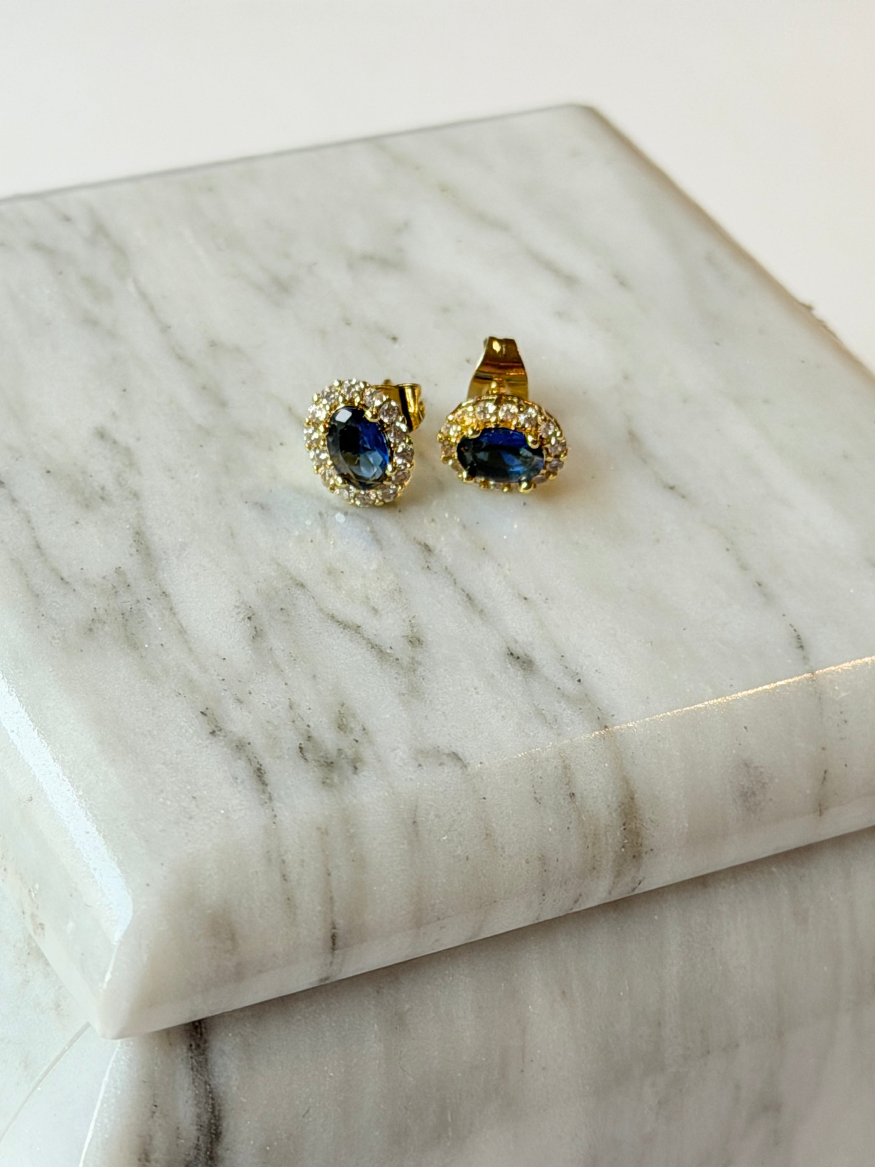 Mini broquel con piedra de cristal y zirconias