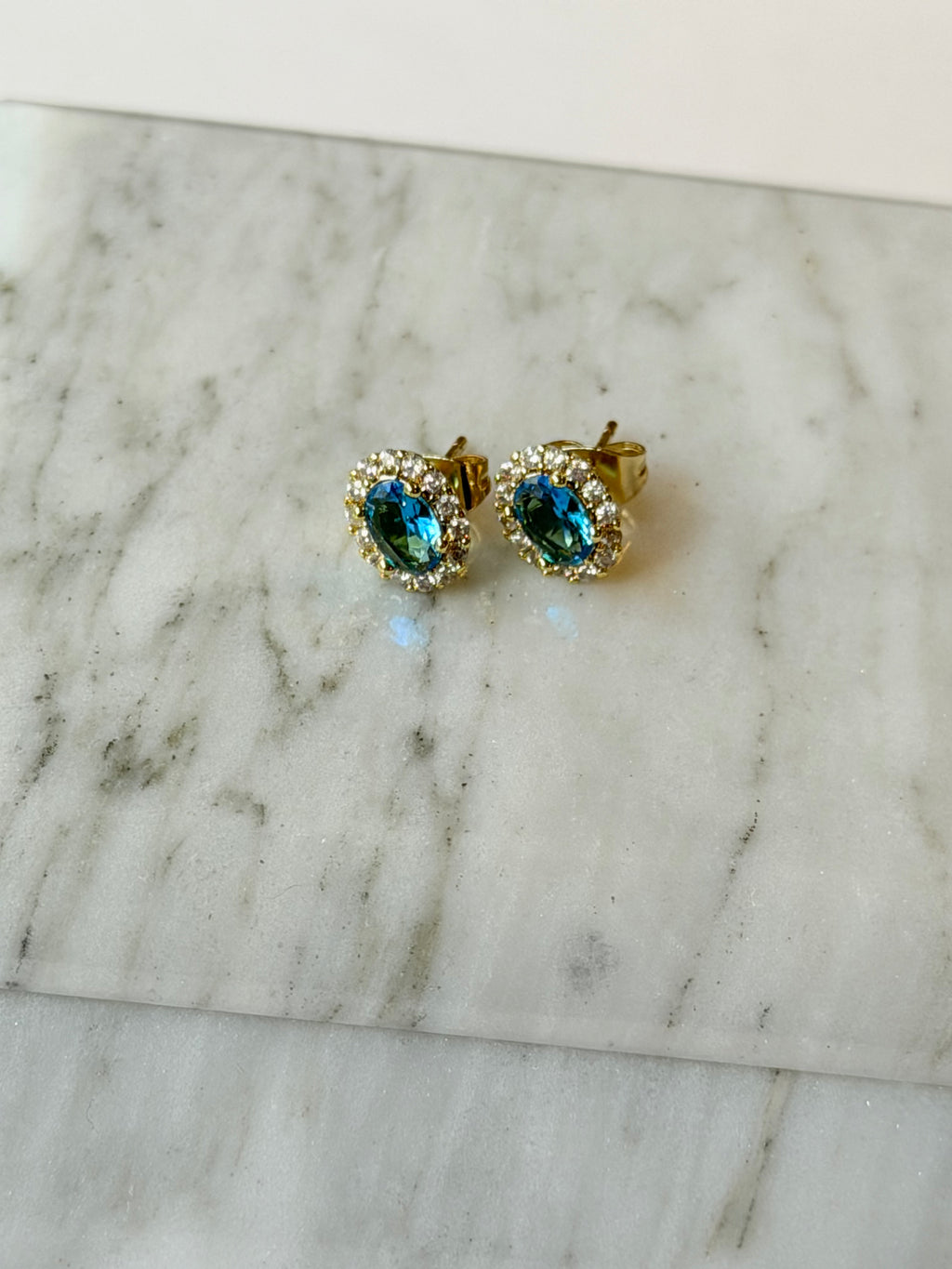 Mini broquel con piedra de cristal y zirconias