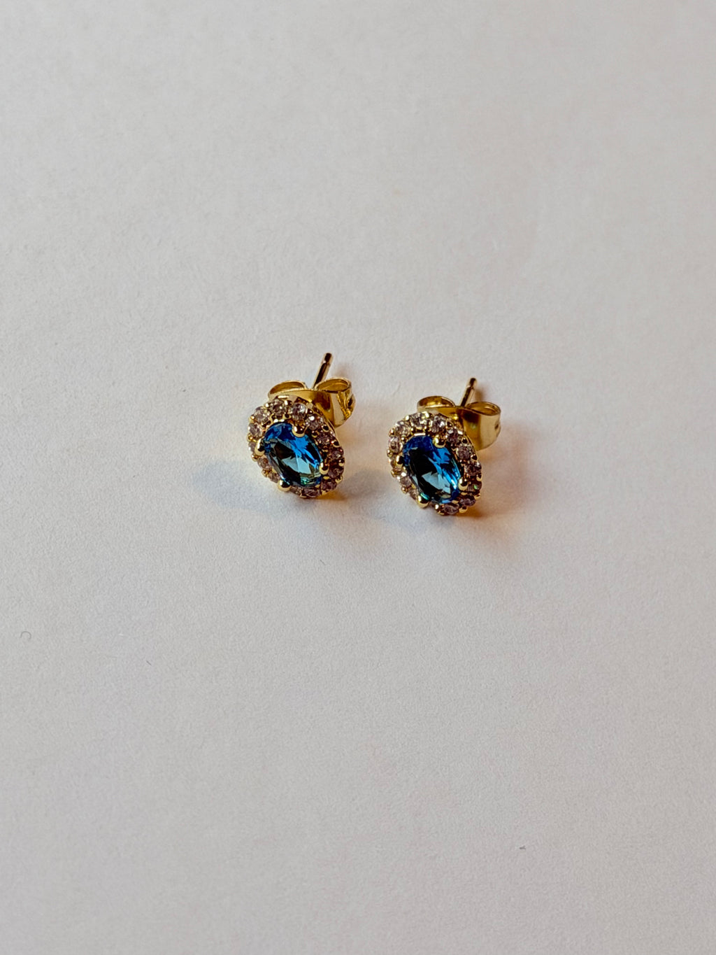 Mini broquel con piedra de cristal y zirconias