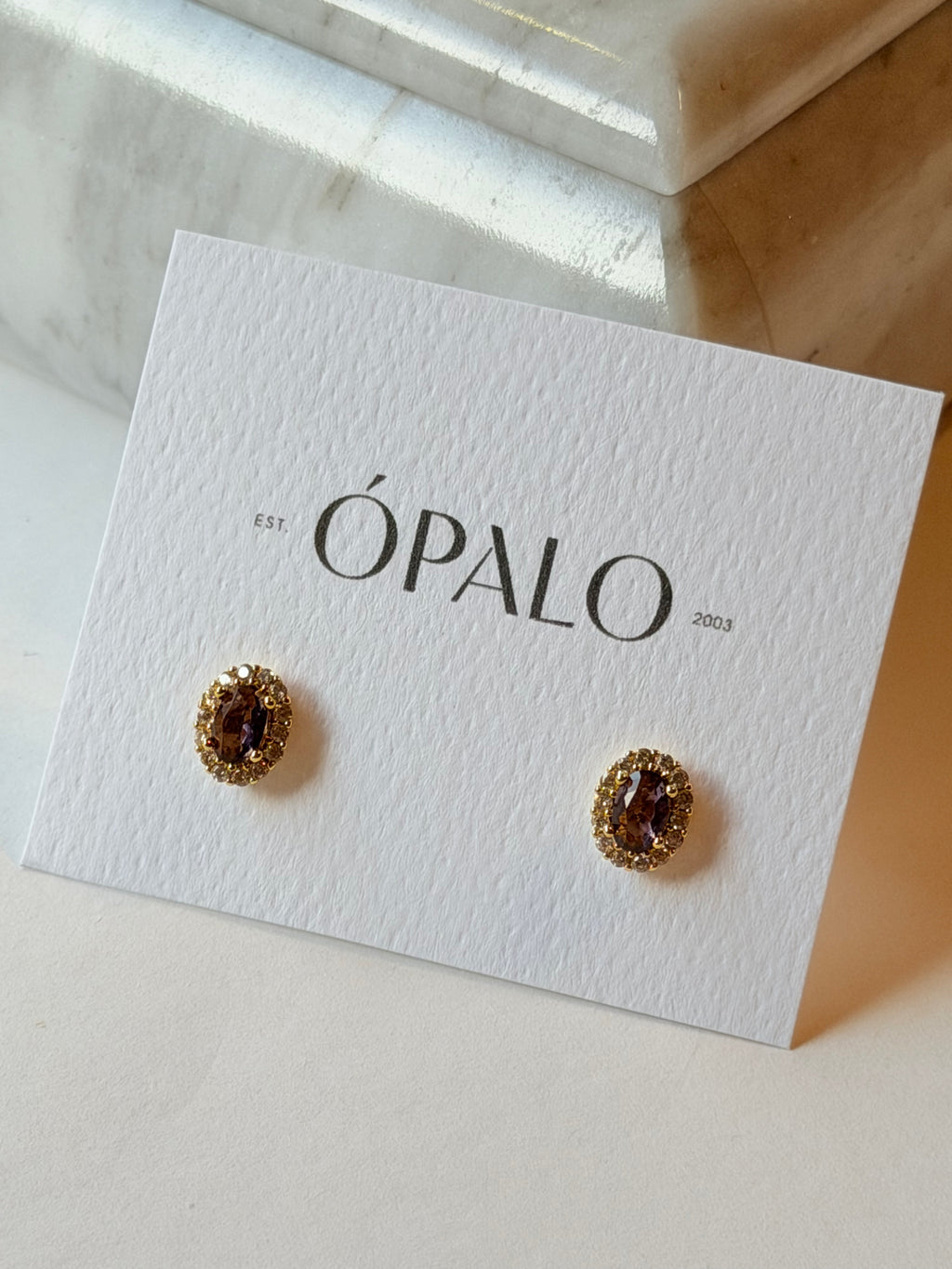 Mini broquel con piedra de cristal y zirconias
