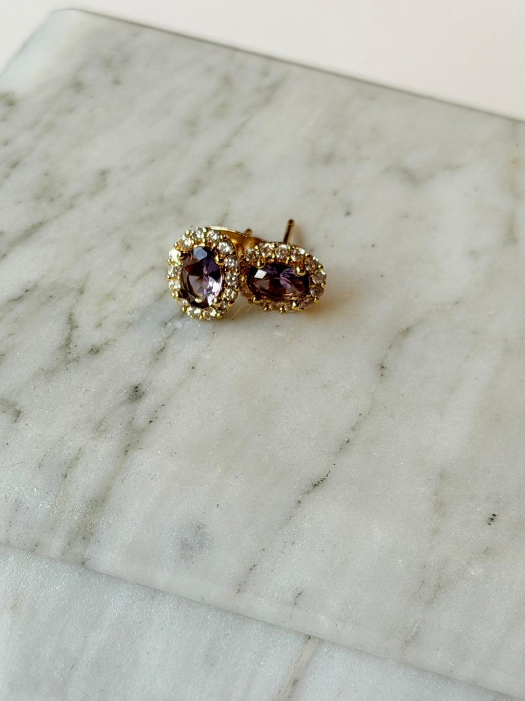 Mini broquel con piedra de cristal y zirconias