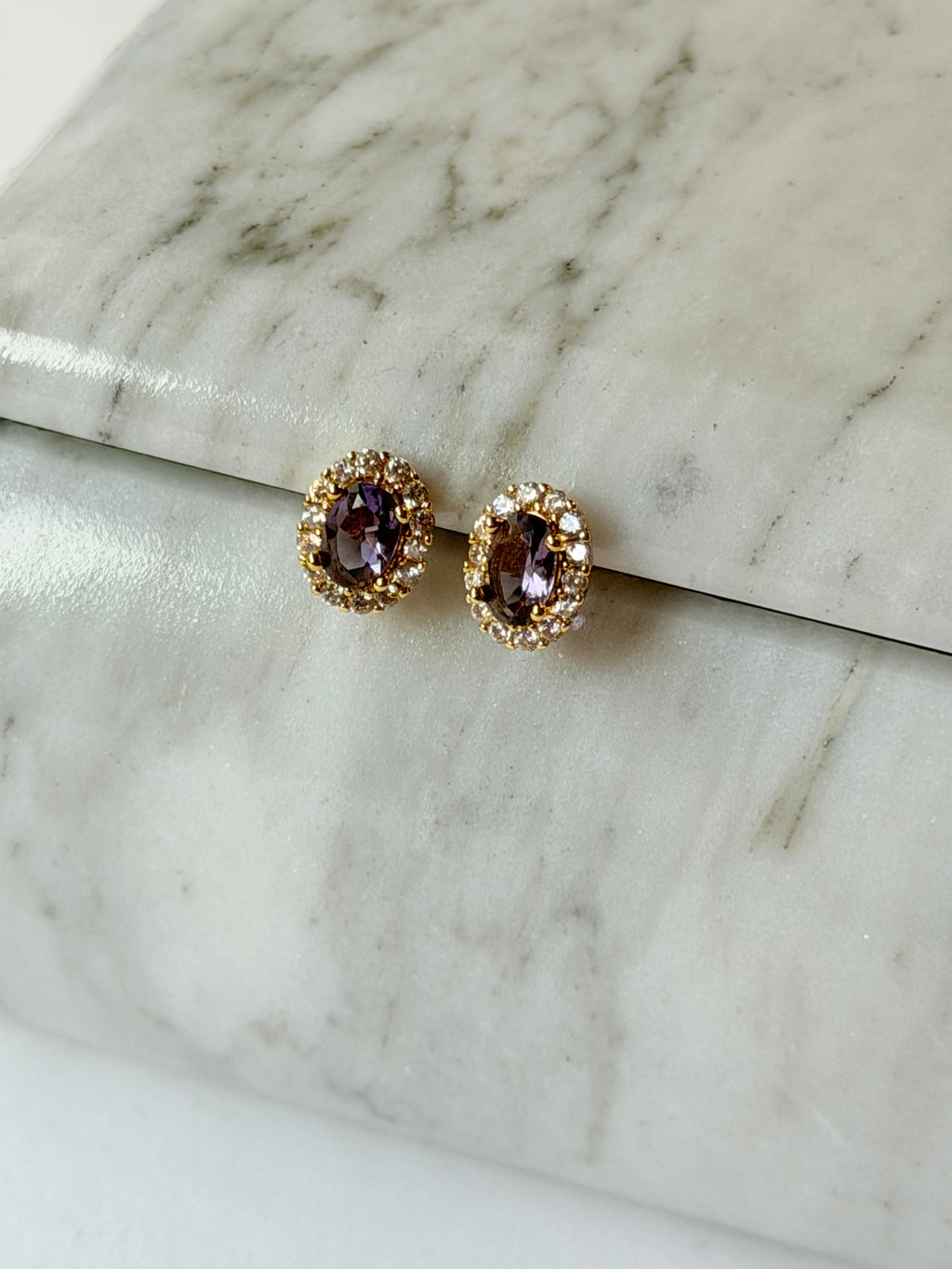 Mini broquel con piedra de cristal y zirconias