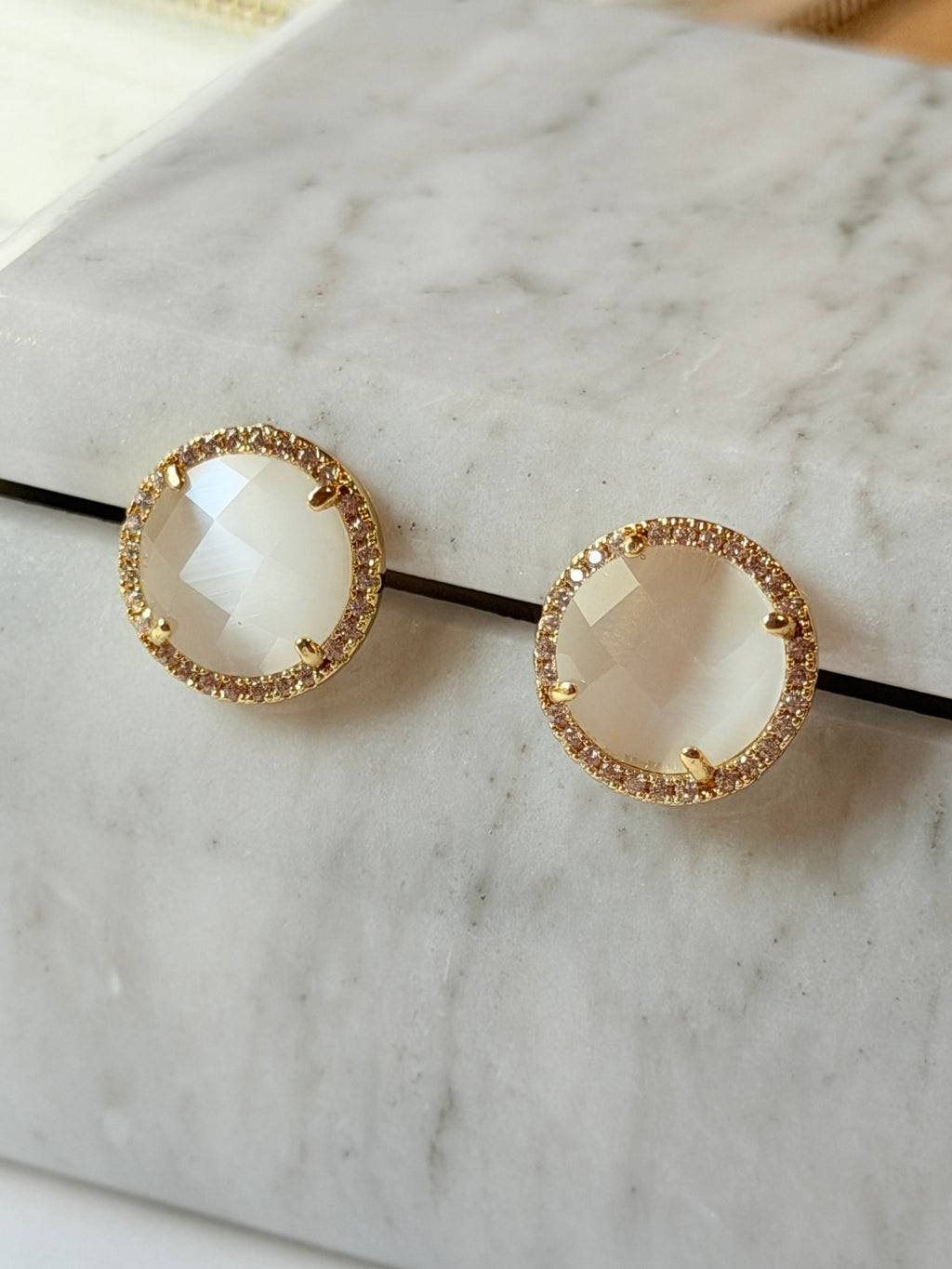 Broquel redondo de cristal con zirconias